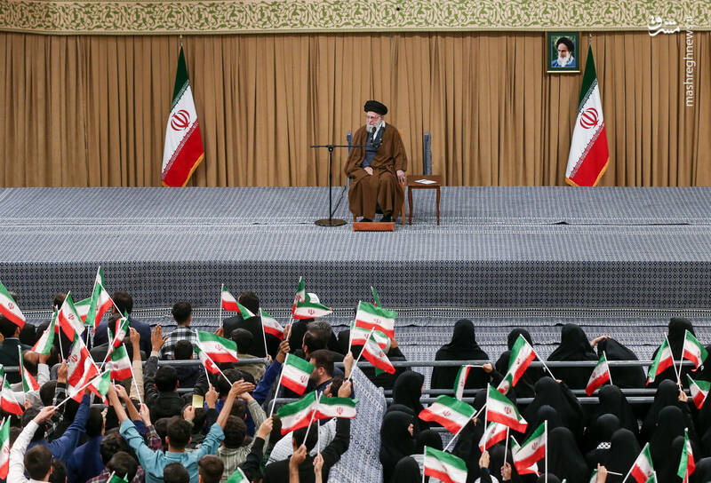 اختلاف جمهوری اسلامی و آمریکا، ذاتی است و نه تاکتیکی/۱۳ آبان روز افتخار و پیروزی است؛ این روز نباید از حافظه ملی پاک شود/ایران قوی؛ تنها راه‌حل مشکلات  .