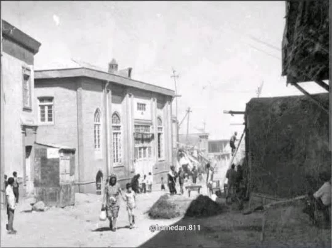 کولانج از کوچه های قدیمی همدان نزدیک آرامگاه بوعلی